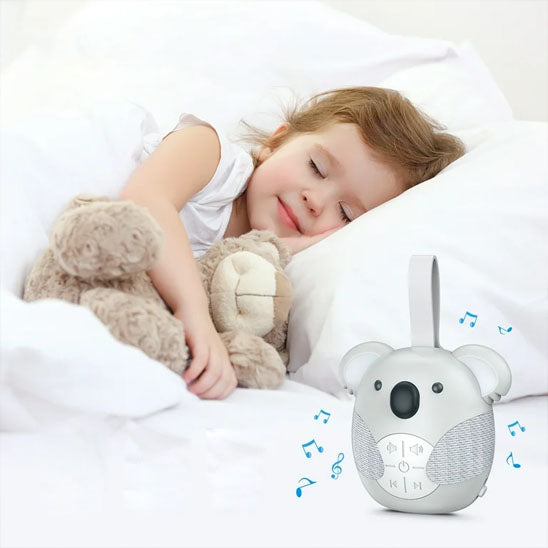 bebe-fille-dort-apaisee-avec-veilleuse-bruit-blanc-koala