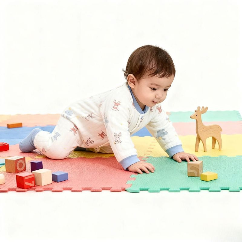 bebe-joue-habille-en-barboteuse-bebe-coton-mixte-bleu