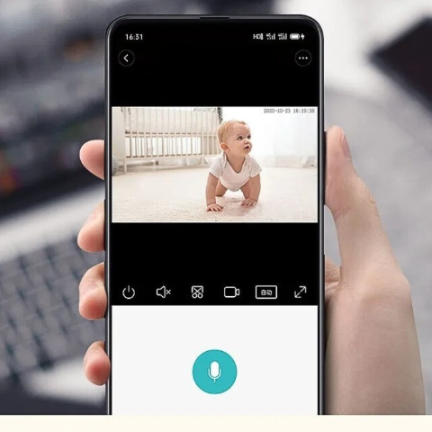 camera-babyphone-gardebebe-observer-son-bebe-en-direct-sur-le-telephone