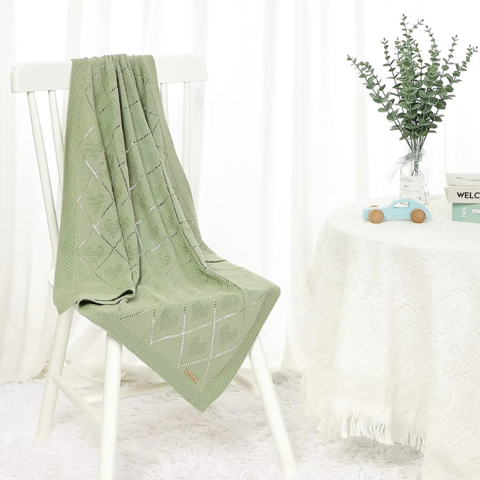 couverture-bebe-tricotee-verte-chambre-bebe
