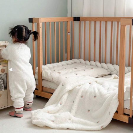 couverture-polaire-bebe-dodo-dans-la-chambre-de-bebe-fille