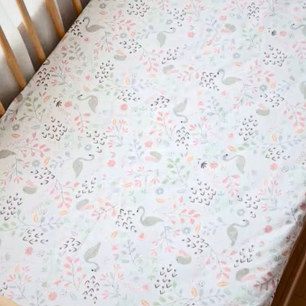 motifs flamants et fleurs de drap housse lit bébé flamants et fleurs aquarelle rose