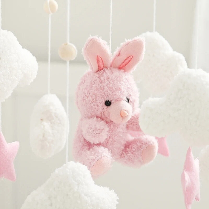 mobile-bebe-lapin-rose-doux-et-attractif