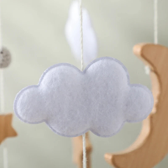 mobile-bebe-mouton-blanc-figurine-bois-et-nuage
