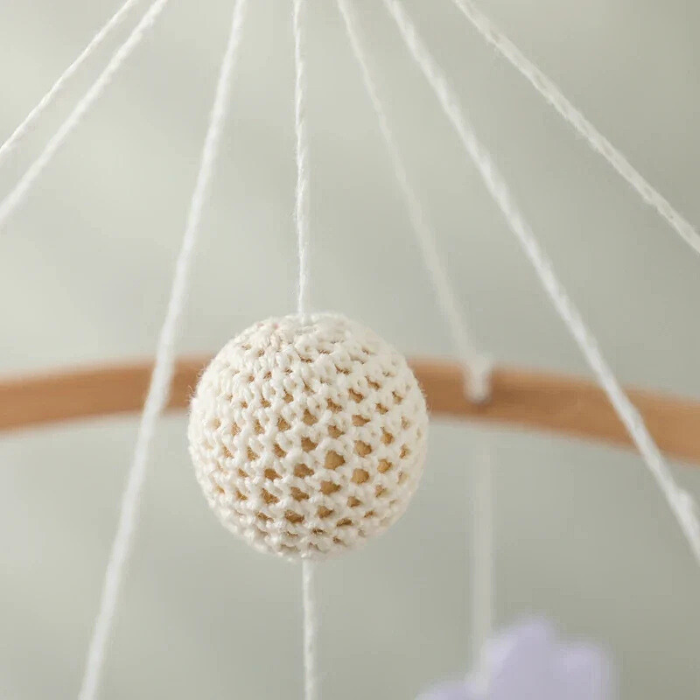mobile-bebe-mouton-blanc-figurine-tricote