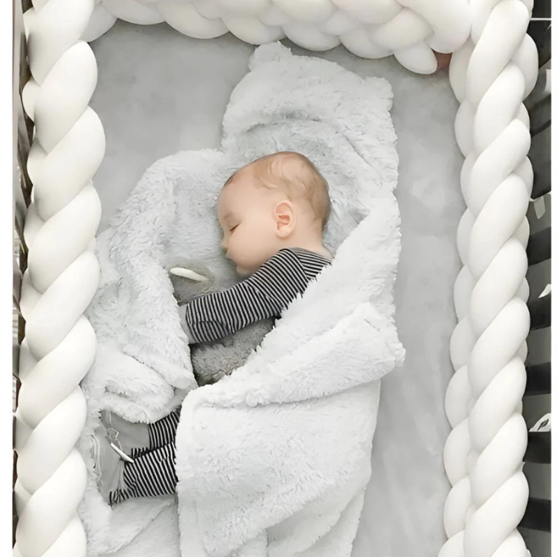 tour_de_lit_tresse_bebe_dort_paisiblement