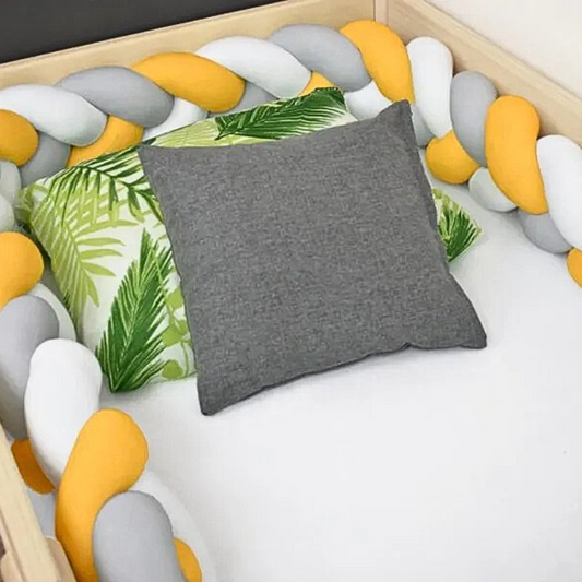 tour_de_lit_tresse_blanc_gris_jaune_securite-pour-le-bebe