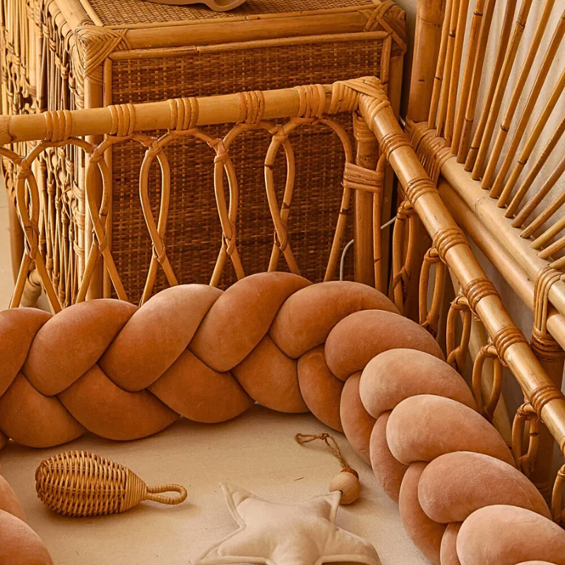 tour_de_lit_tresse_vieux_rose_protection-de-bebe