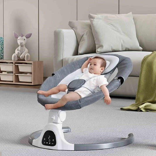 transat-pour-bebe-electrique-bebe-heureux-dans-le-salon