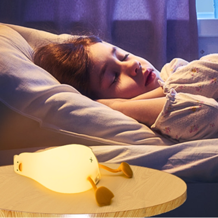 veilleuse-bebe-canard-bebe-fille-dort-paisiblement