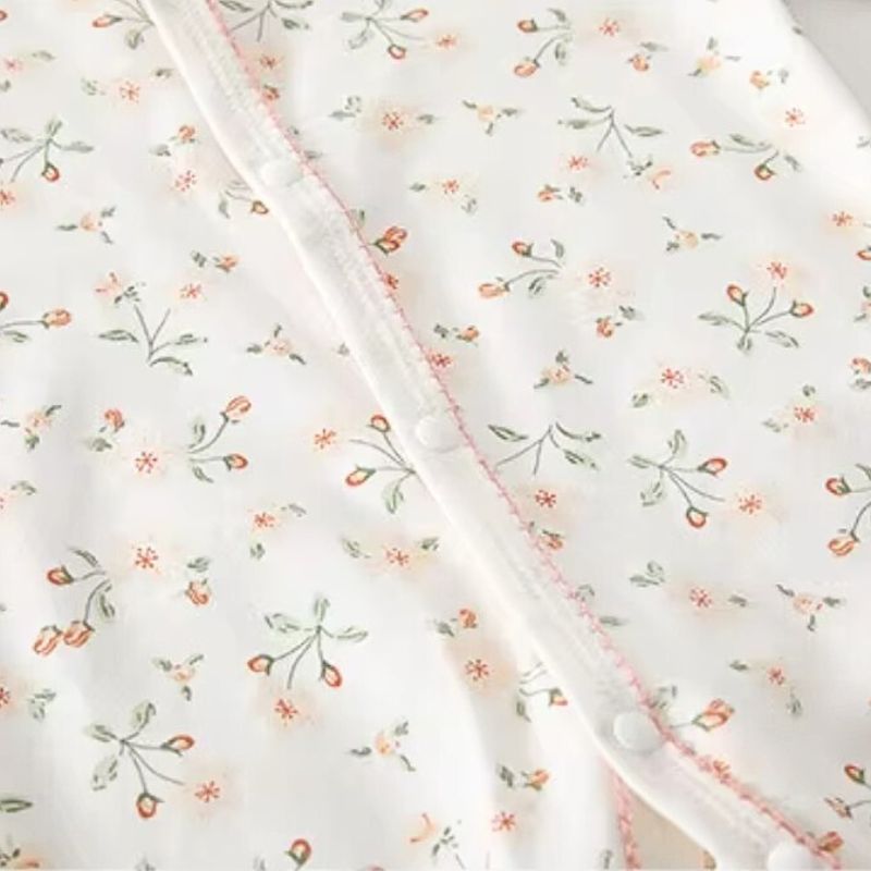 barboteuse-bebe-fille-nuit-fleurie-fermeture-boutons-pression