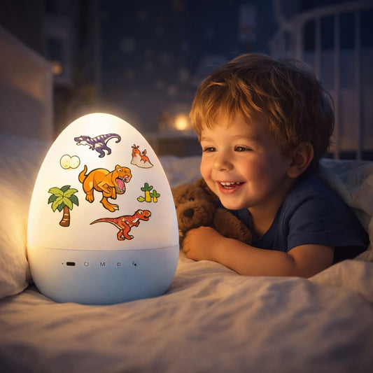 bebe-emerveille-devant-veilleuse-dinosaure