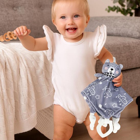 bebe-fille-avec-doudou-bebe-animaux-ours
