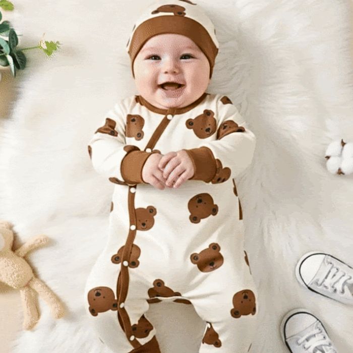 bebe-heureux-habille-en-barboteuse-coton-bio-confort