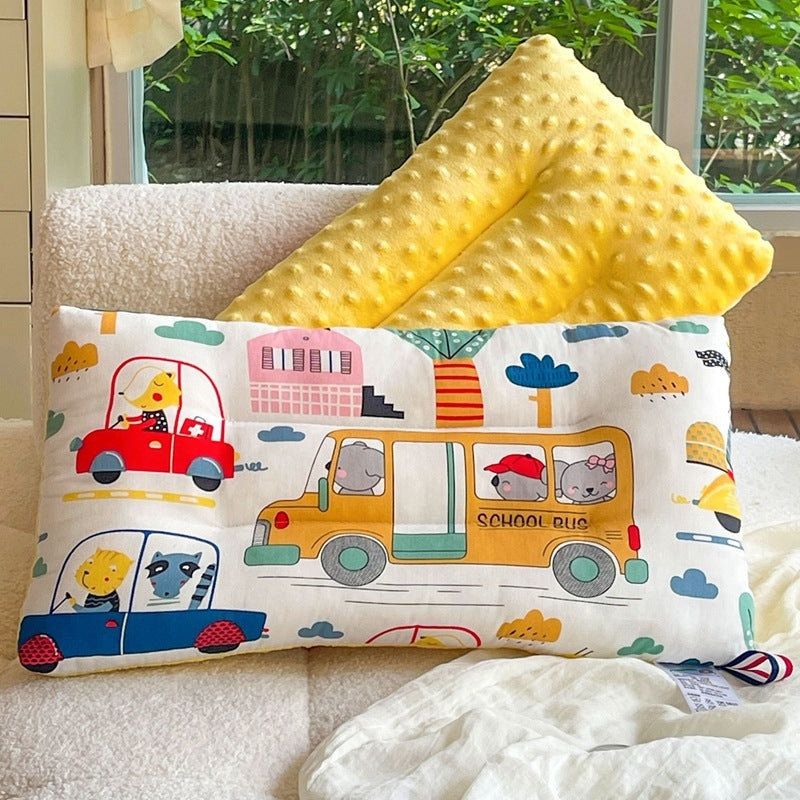 Coussin enfant réversible double face à motifs véhicules et tissu jaune doux