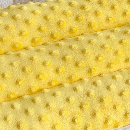 coussin enfant réversible en tissu minky à pois jaune