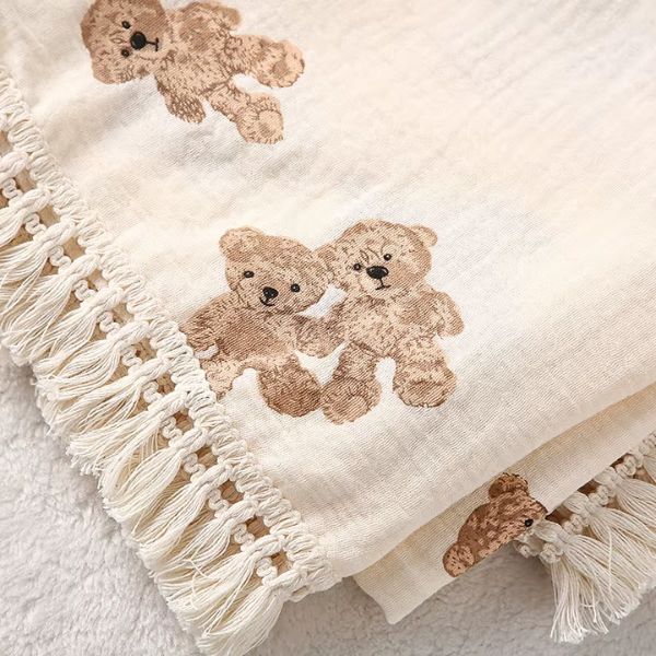 couverture bebe a frange ourson motifs ourson brun