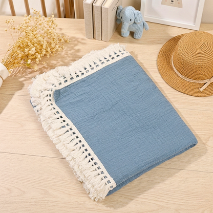 couverture-bebe-en-mousseline-a-frange-bleu