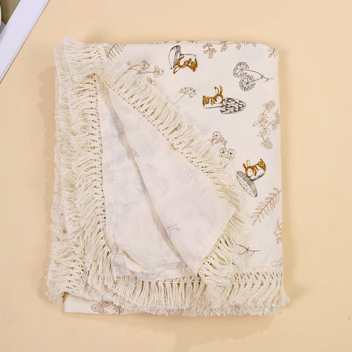 couverture-bebe-motifs-foret-avec-franges