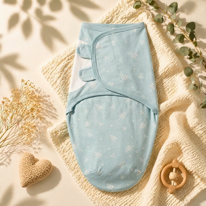 couverture-emmaillotage-cocon-doux-bleu-avce-motifs-feuilles