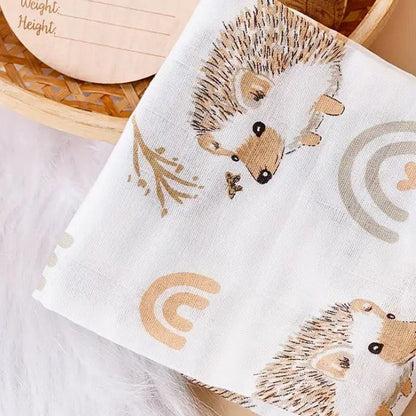 design-adorable-de-couverture-emmaillotage-imprime-herisson