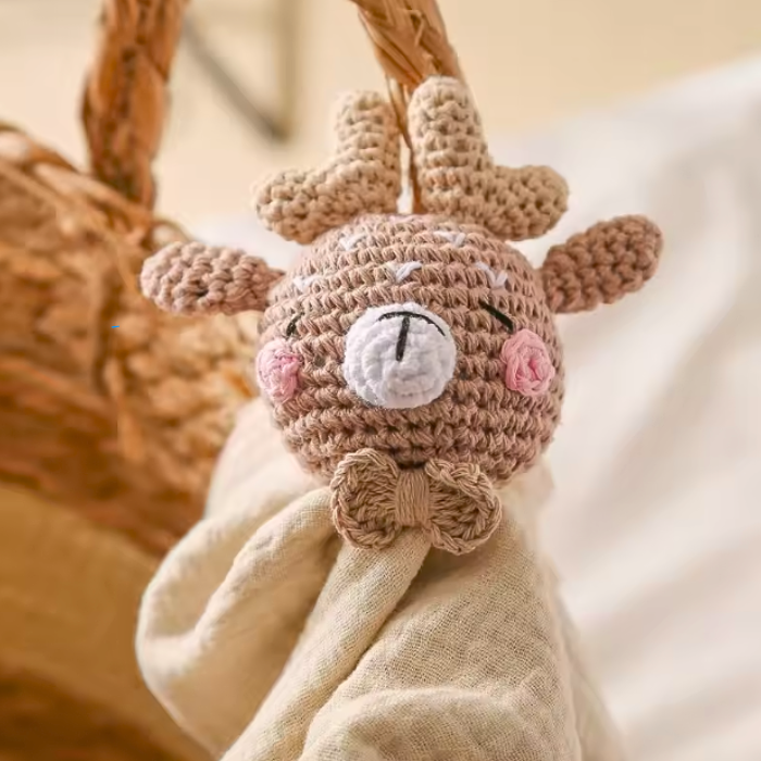 doudou bebe en crochet tête d'elan en crochet