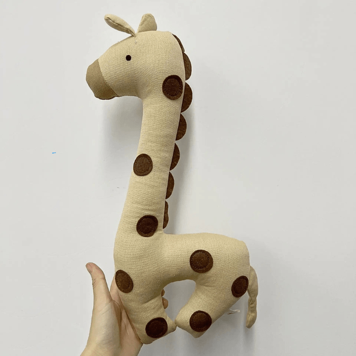 doudou-bebe-girafe-brun-fonce
