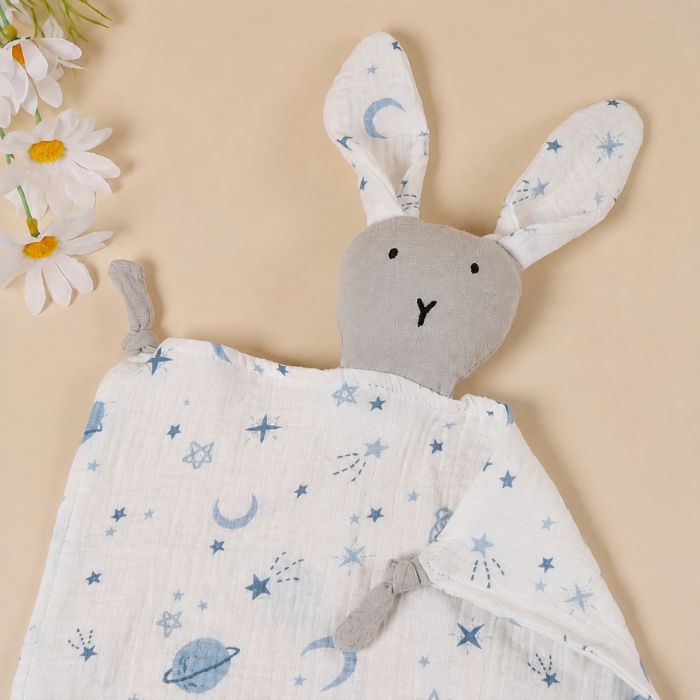 doudou lapin céleste et champêtre motifs étoiles lune galaxy et tête de lapin grise