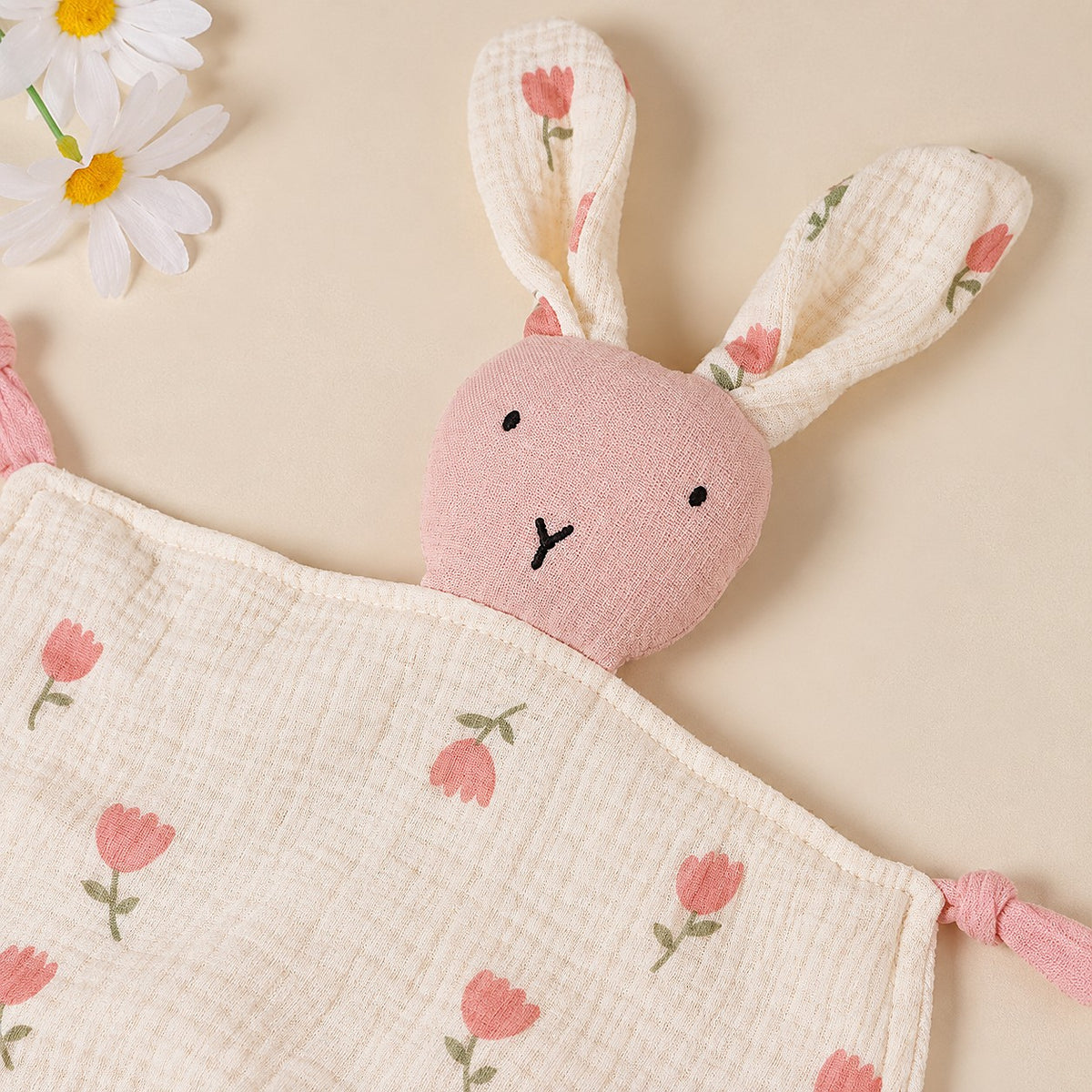 doudou lapin douce tendresse aux motifs fleuri