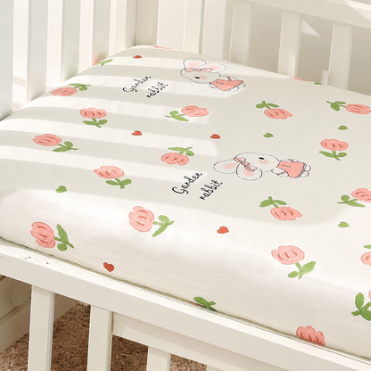 drap housse bébé garden rabbit et fleurs champêtres motif lapin et fleurs roses