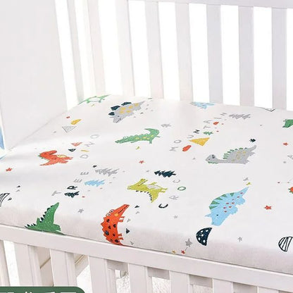  drap housse lit bébé aventurier terre et mer dino dans lit a barreux blanc