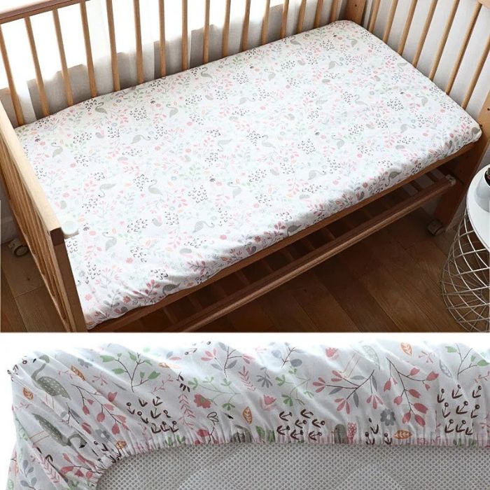 drap housse lit bébé flamants et fleurs aquarelle rose avec bords élastiques