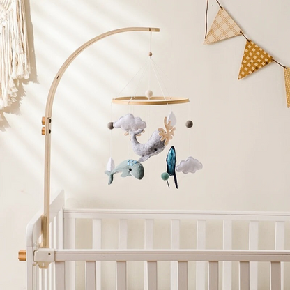 mobile-bebe-baleine-sur-support-arque