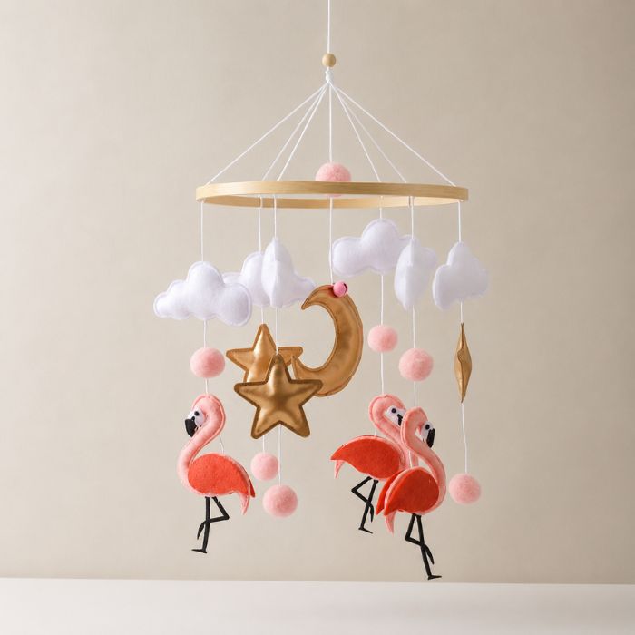 mobile bébé flamants roses en feutrine et coton