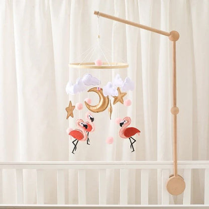mobile bébé flamants roses suspendu avec un support bois