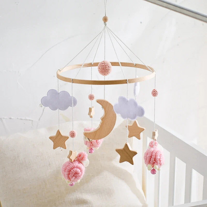 mobile-bebe-mouton-rose-nuages-et-etoiles