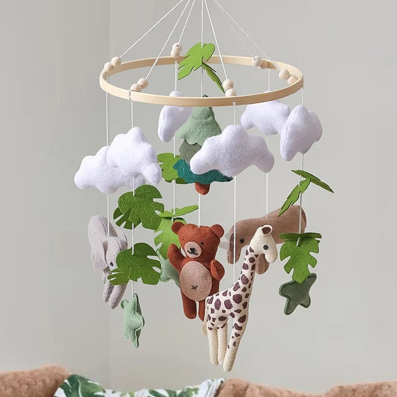 mobile ourson douce savane avec girafe éléphant et animaux en feutrine et cerceau en bois