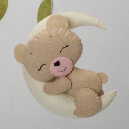 ourson endormi en feutrine sur lune de mobile bébé fille ourson rose le rêveur