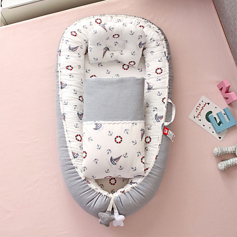 reducteur-de-lit-bebe-cocon-marin-avec-couette_gris