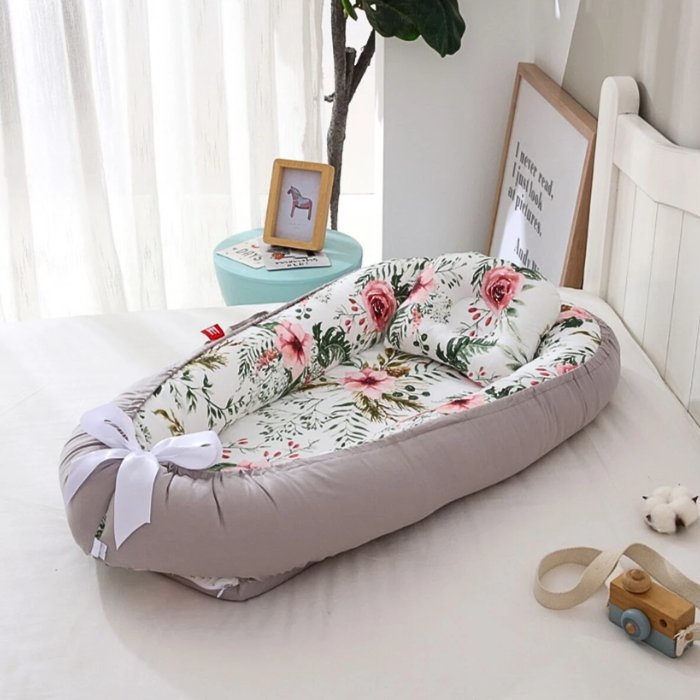 reducteur-de-lit-bebe-fleuri