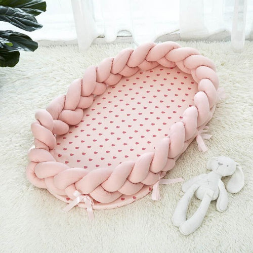 reducteur_de_lit_bebe_tresse_rose_design_adorable