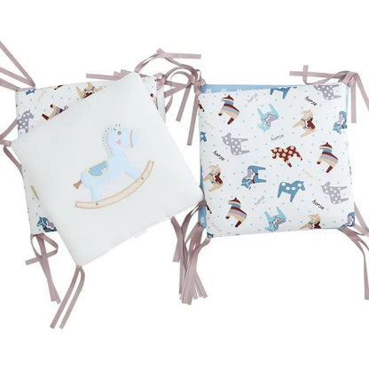 tour-de-lit-bebe-cheval-bleu-motifs-chevaux-mignons