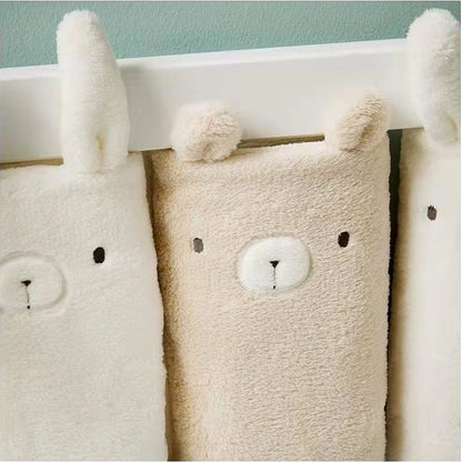 tour de lit bébé coton peluche détail tissu doux