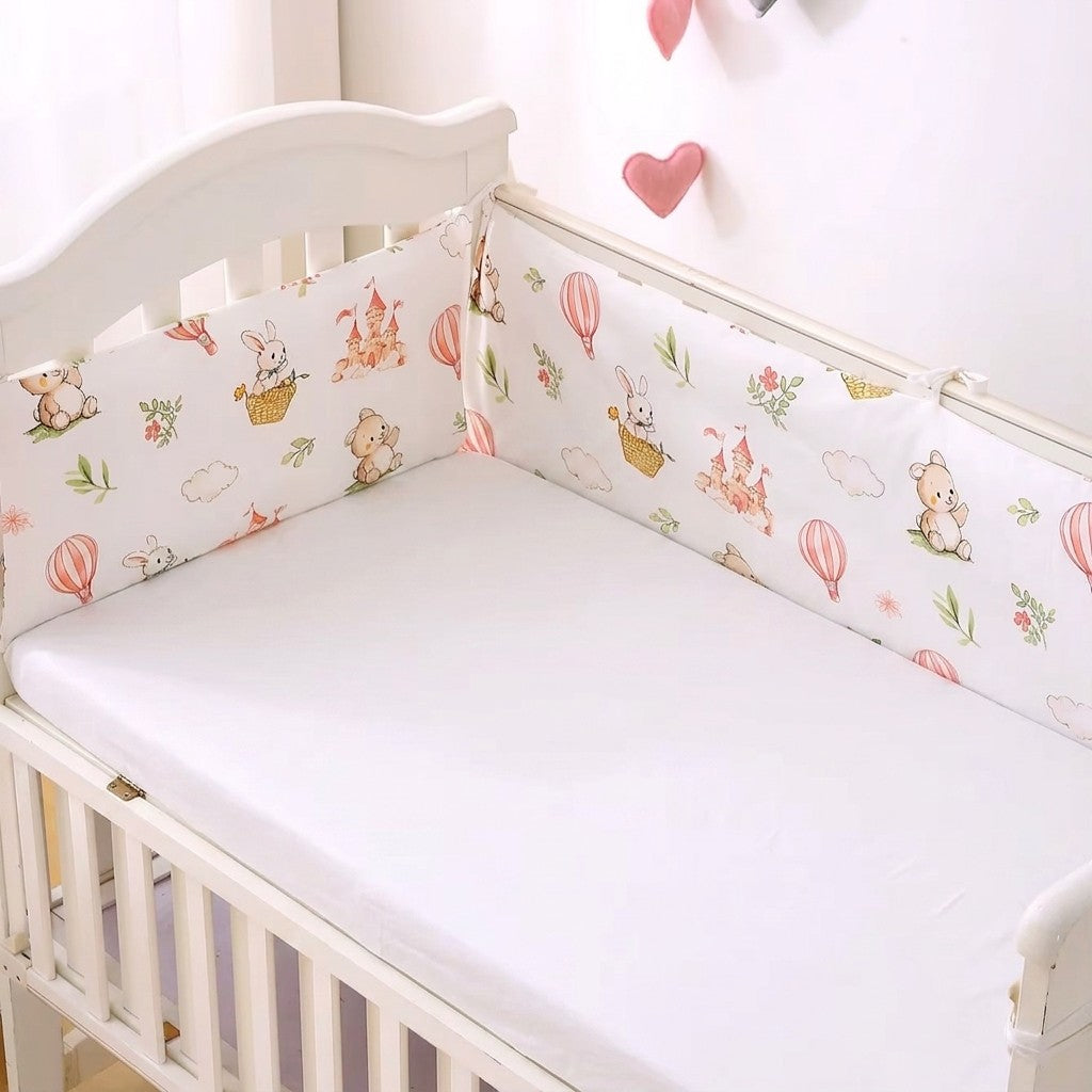 tour de lit bébé fille château lapin enchanté couvre les barreaux du lit blanc