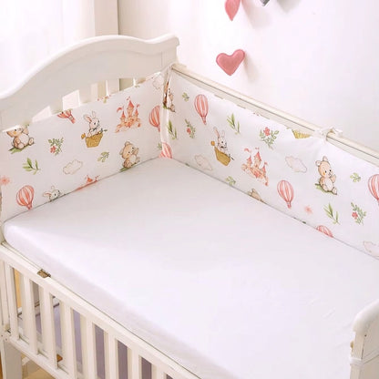 tour de lit bébé fille château lapin enchanté couvre les barreaux du lit blanc