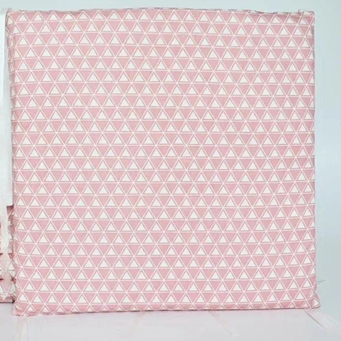 tour de lit bébé flamants et roses motifs geometriques