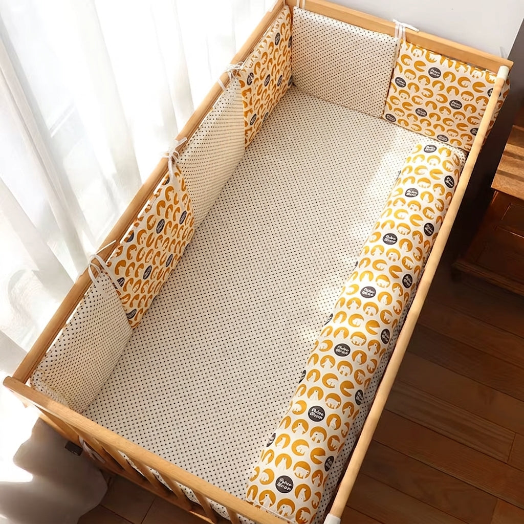 tour de lit bébé ours polaire dans lit à barreaux en bois coussins avec attaches