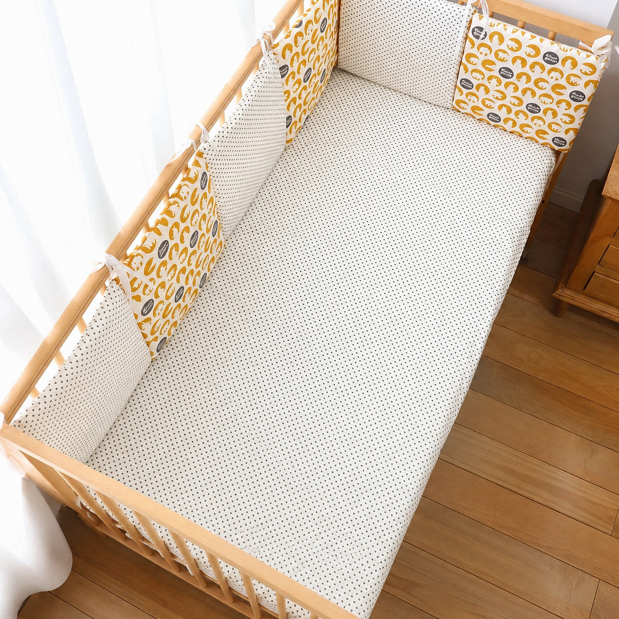 tour de lit bébé ours polaire option coussins avec drap housse