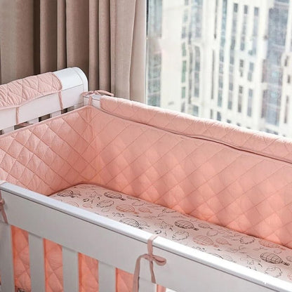 tour-de-lit-bebe-protection-douce-rose-avec-protection-barreaux