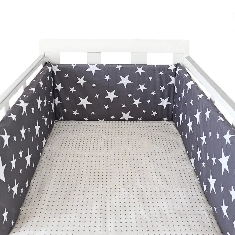 tour de lit étoiles fond gris foncé avec toiles blanches